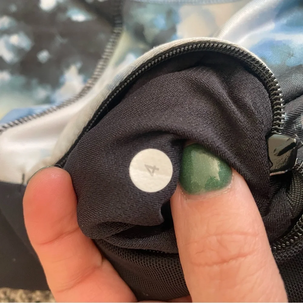 Lululemon Black‎ Mini Blooming Pixie Aquamarine Stop At Nothing Crop Leggings 4